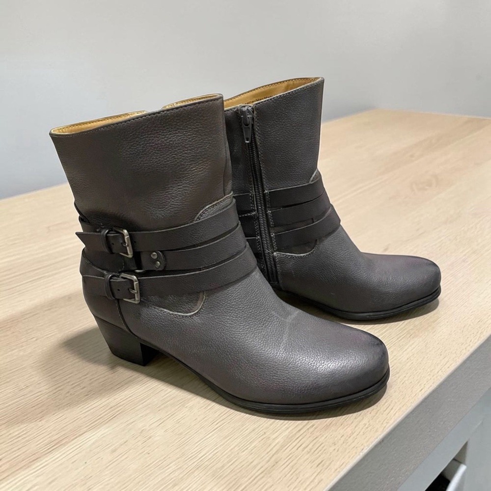 Naturalizer Moto Ankle Boots Size 9M EU 39 Gray Leather Buckle Straps Block Heel